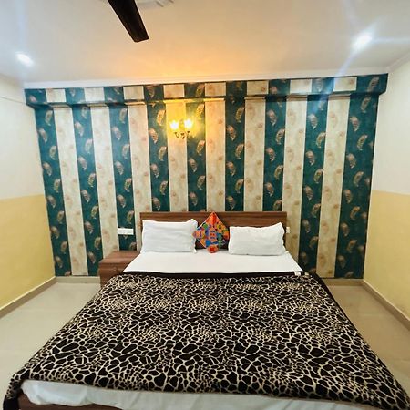 Sainik Guest House 500Mtr From Medanta Hospital Lucknow Buitenkant foto