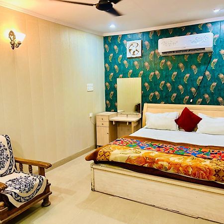Sainik Guest House 500Mtr From Medanta Hospital Lucknow Buitenkant foto
