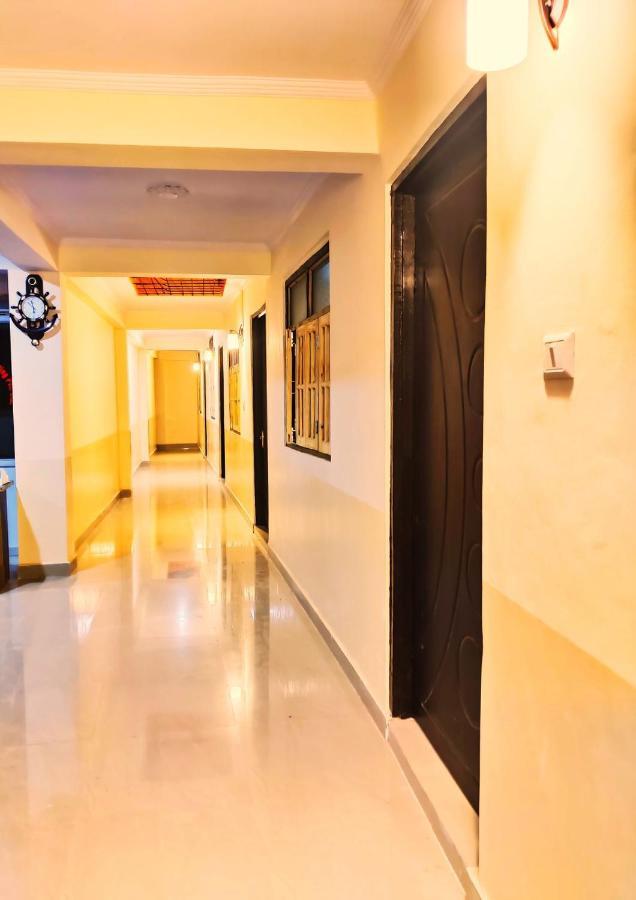 Sainik Guest House 500Mtr From Medanta Hospital Lucknow Buitenkant foto