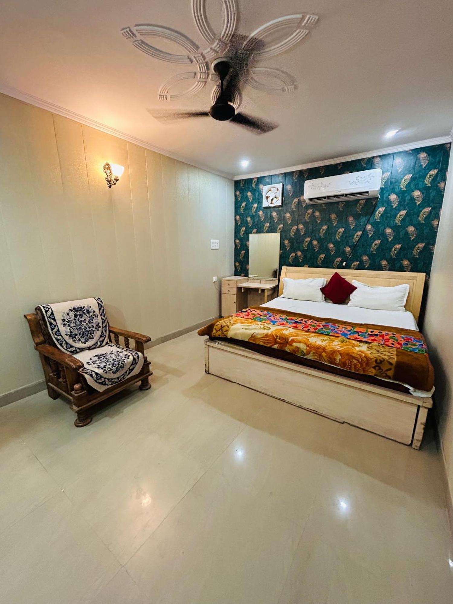 Sainik Guest House 500Mtr From Medanta Hospital Lucknow Buitenkant foto